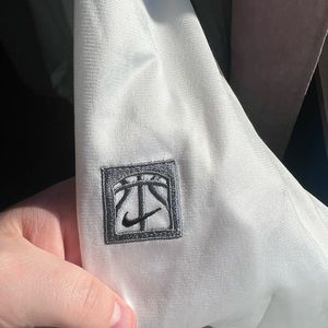 White Men’s basketball pullover, medium, like new